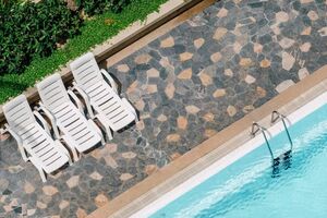 Limpeza de Pedra de Piscina